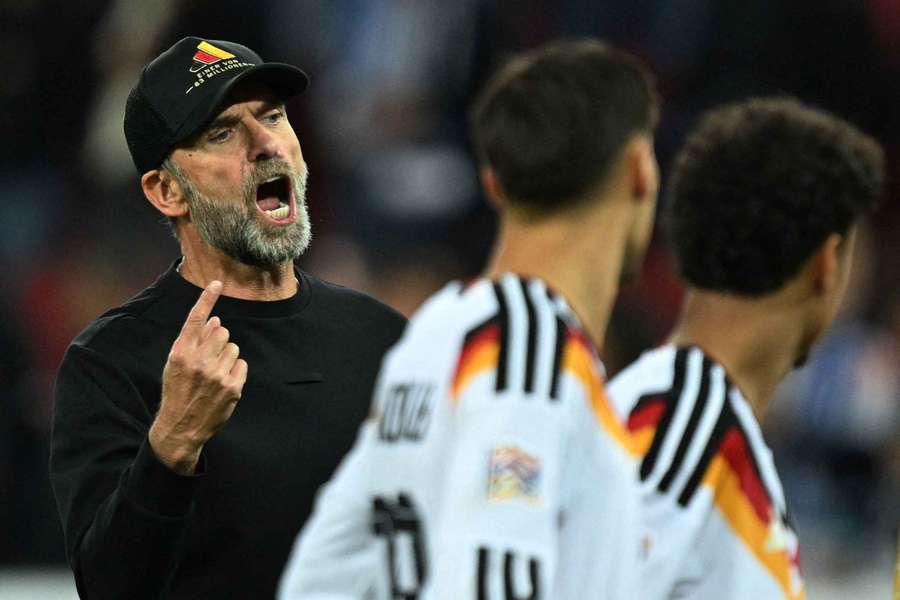 Klopp neprožívá na lavičce Německa ideální start. Klopp neprožívá na lavičce Německa ideální start.