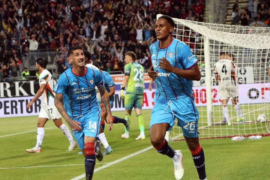Mina esulta per il gol segnato al Venezia