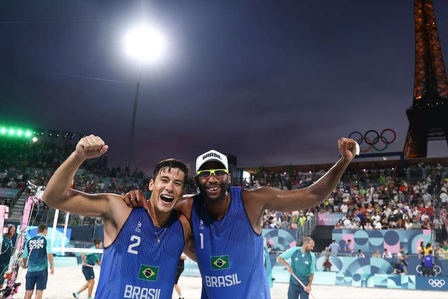 Evandro e Arthur estão nas quartas do vôlei de praia