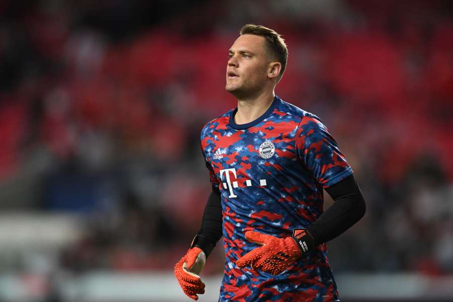 Manuel Neuer recupera de uma fratura da tíbia