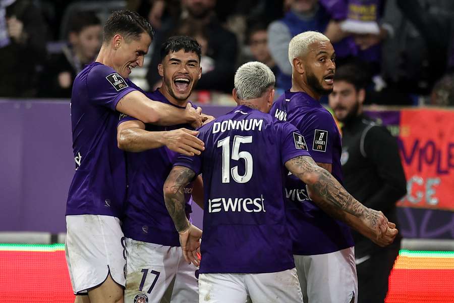 Les Toulousains célébrant l'ouverture du score.