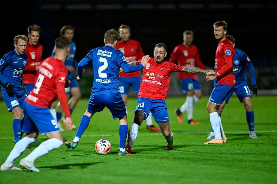 Silkeborg topper Superliga efter scoring direkte på hjørnespark i Hvidovre