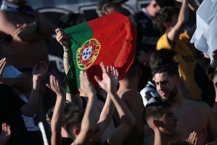 As claques de futebol em Portugal surgem após a revolução de 25 de Abril de 1974