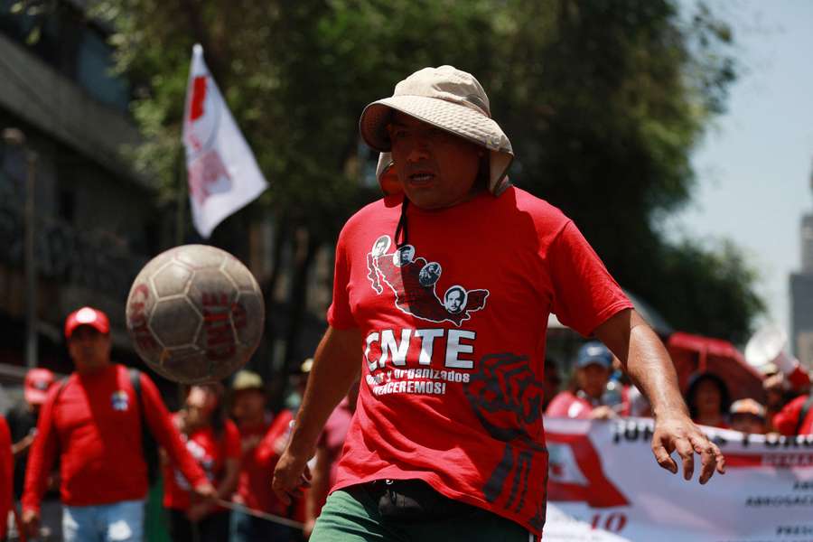 CTNE protestor in Mexico City