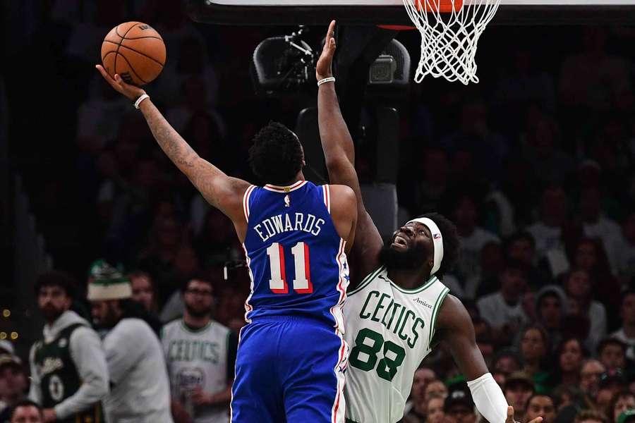 Neemias frente a Edwards, dos Sixers
