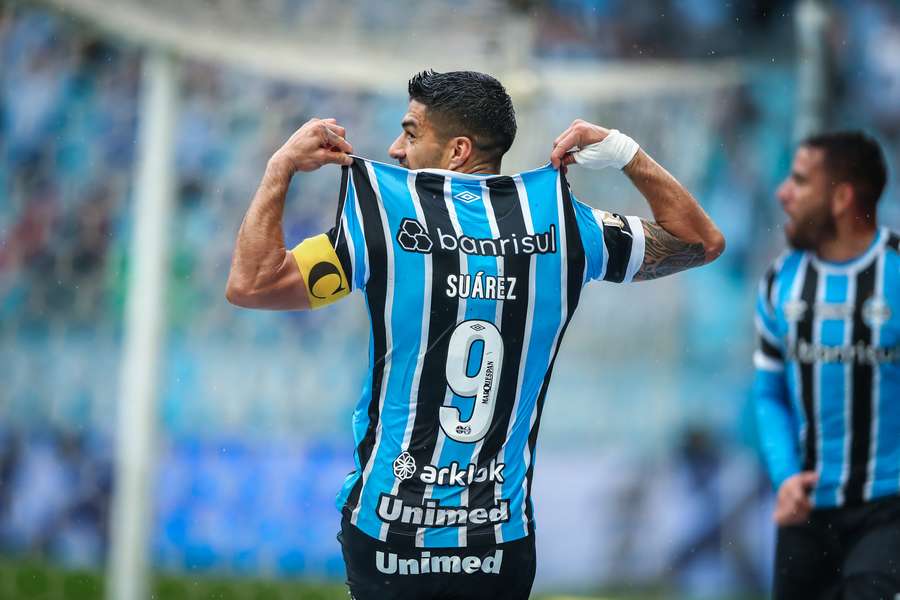 Suárez fez o primeiro do Grêmio contra o Cuiabá