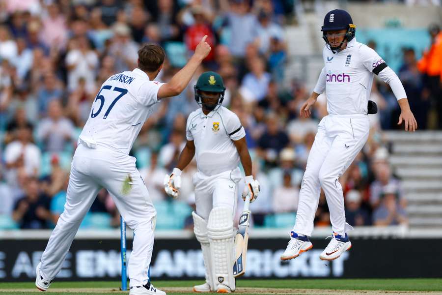 Robinson was the pick of the England bowlers as 17 wickets fell on the third day