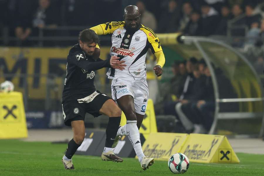 EinKampf um jeden Zentimeter: Sturm und der LASK im direkten Duell. EinKampf um jeden Zentimeter: Sturm und der LASK im direkten Duell.