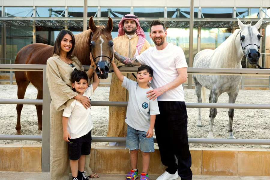 Lionel Messi s rodinou v Saudské Arábii.