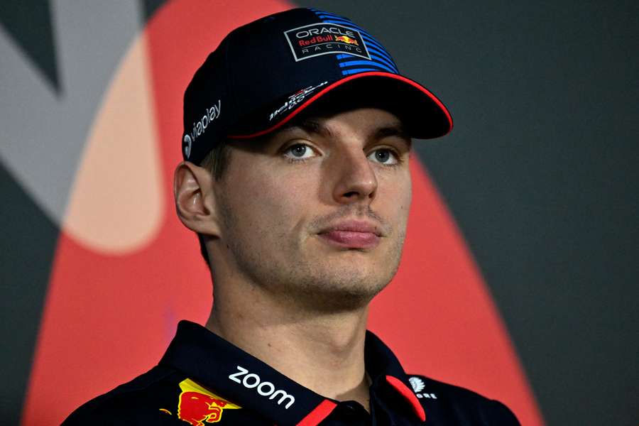 Max Verstappen seguirá sob o comando de Horner