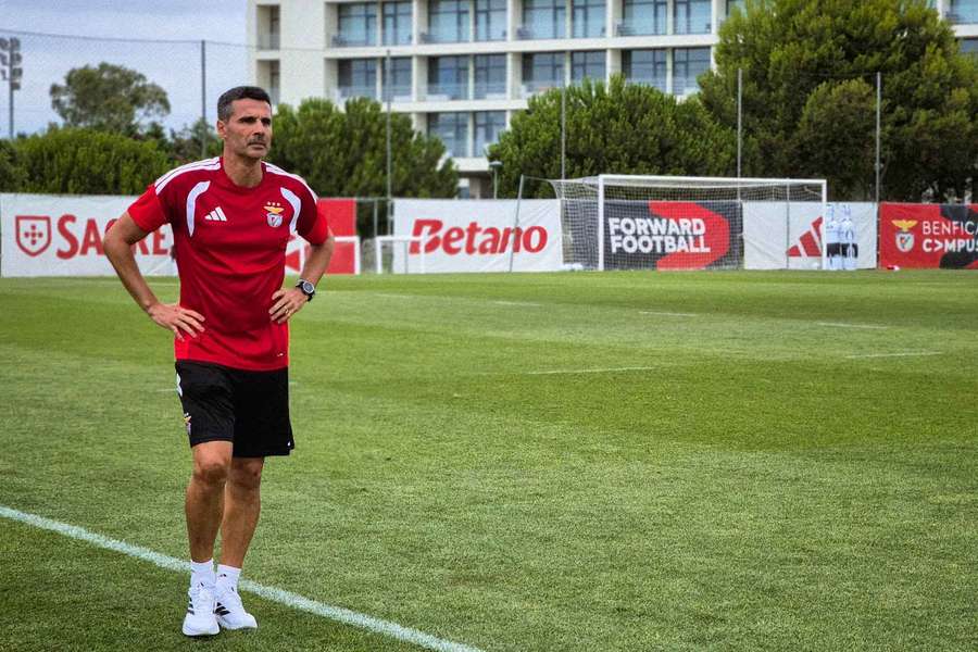Benfica B empata com Lusitano de Évora no segundo teste da pré-época Benfica B empata com Lusitano de Évora no segundo teste da pré-época