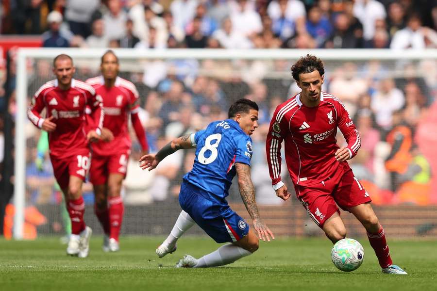 Liverpool's Curtis Jones drifts past Chelsea's Enzo Fernandez 