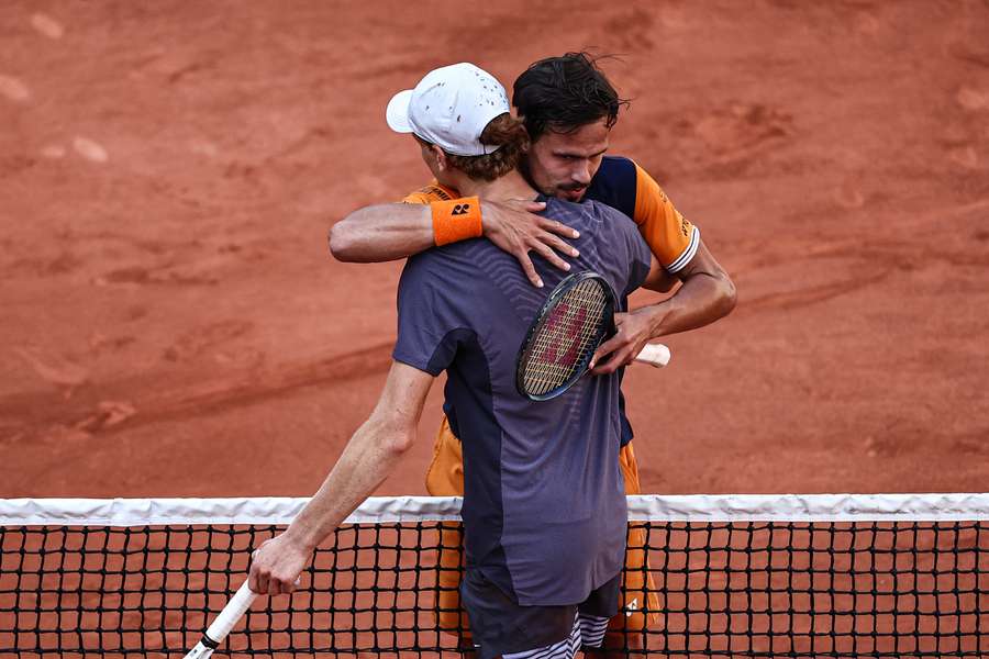 Roland Garros dag 5 ATP-enkel liveblog: Altmaier knokt zich in 5,5 uur langs Sinner