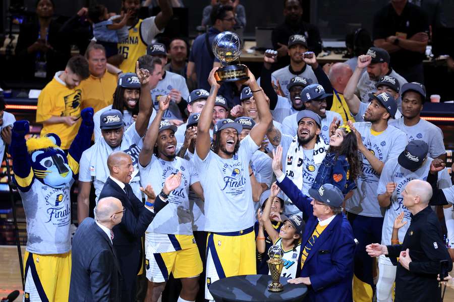 Les Pacers célébrant leur titre de champion de la conférence Est.