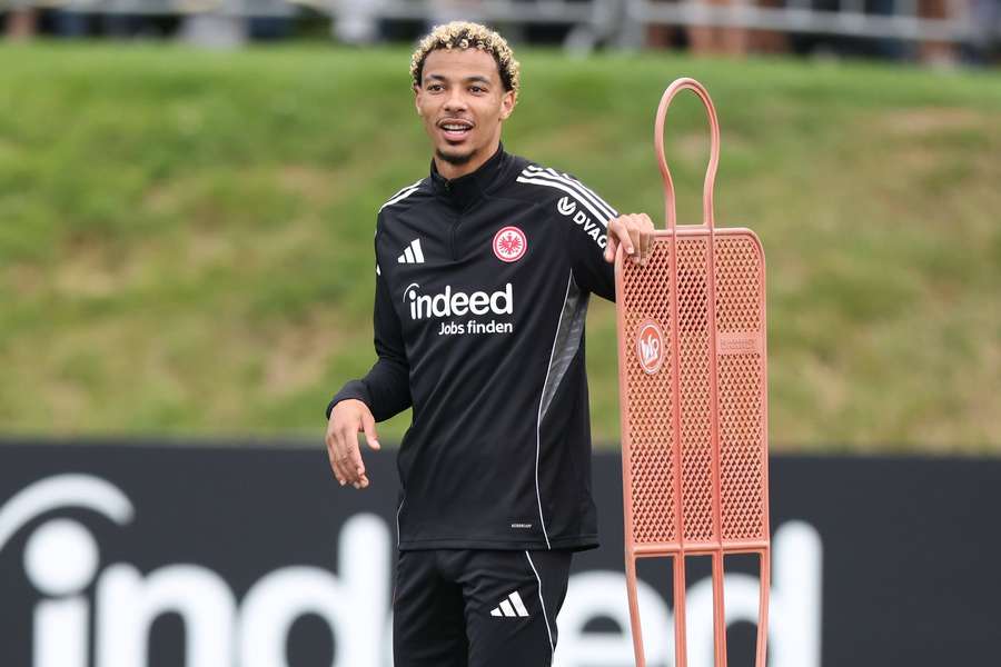 Ekitiké se entrena con el Eintracht de Fráncfort