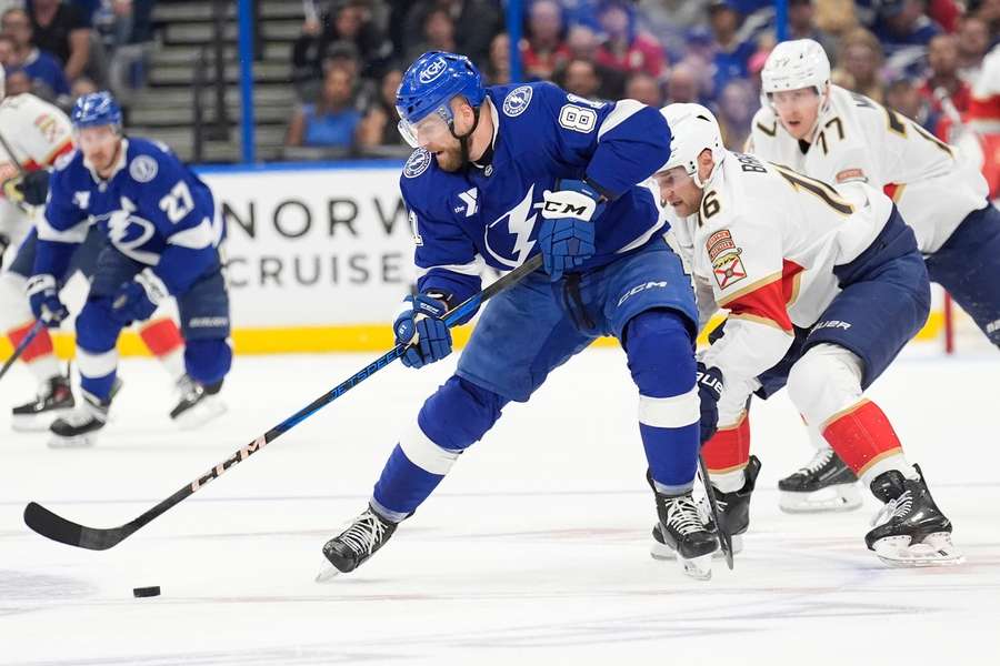 Černák a ani Tampa Bay nemôžu byť po prvom zápase play-off spokojní.