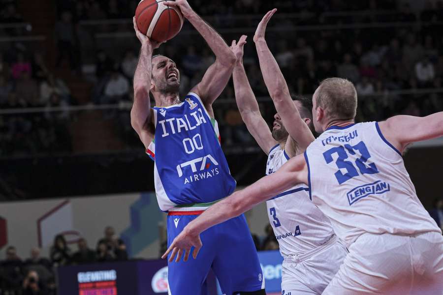 Amedeo Della Valle al. tiro