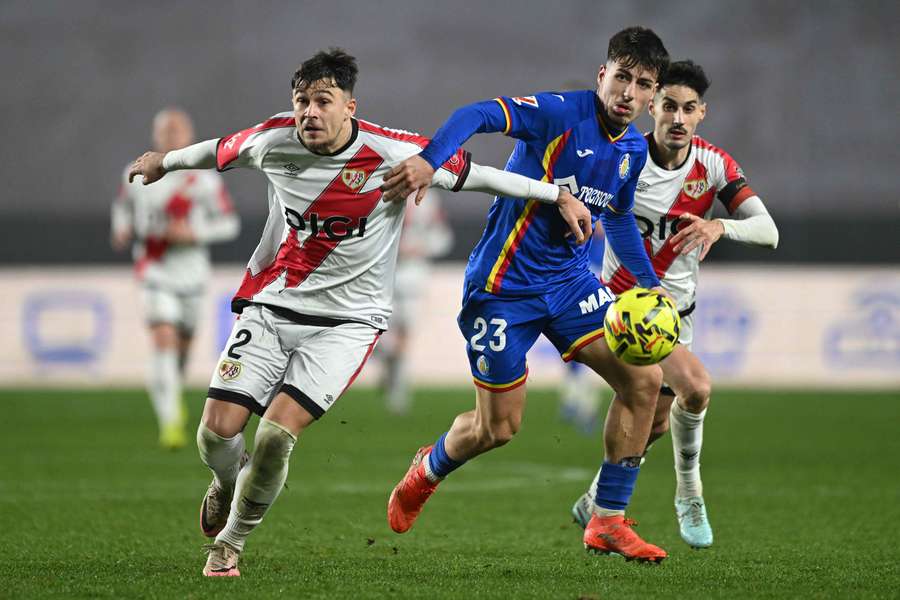 Ratiu v souboji s Lisem. Ratiu v souboji s Lisem.