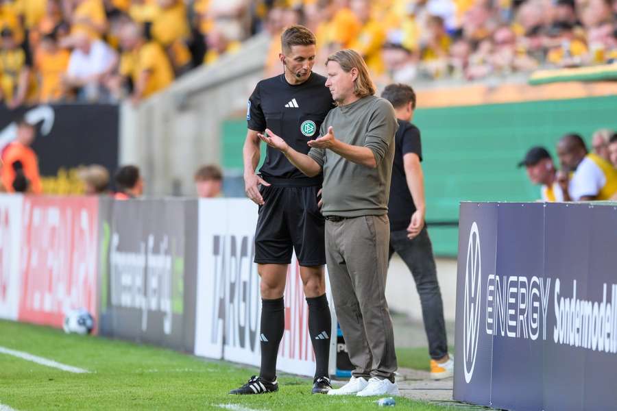 Henriksen diskutierte nach seiner Balleroberung mit den Unparteiischen