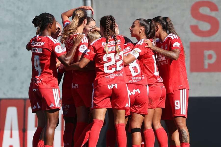 Benfica soma e segue Benfica soma e segue