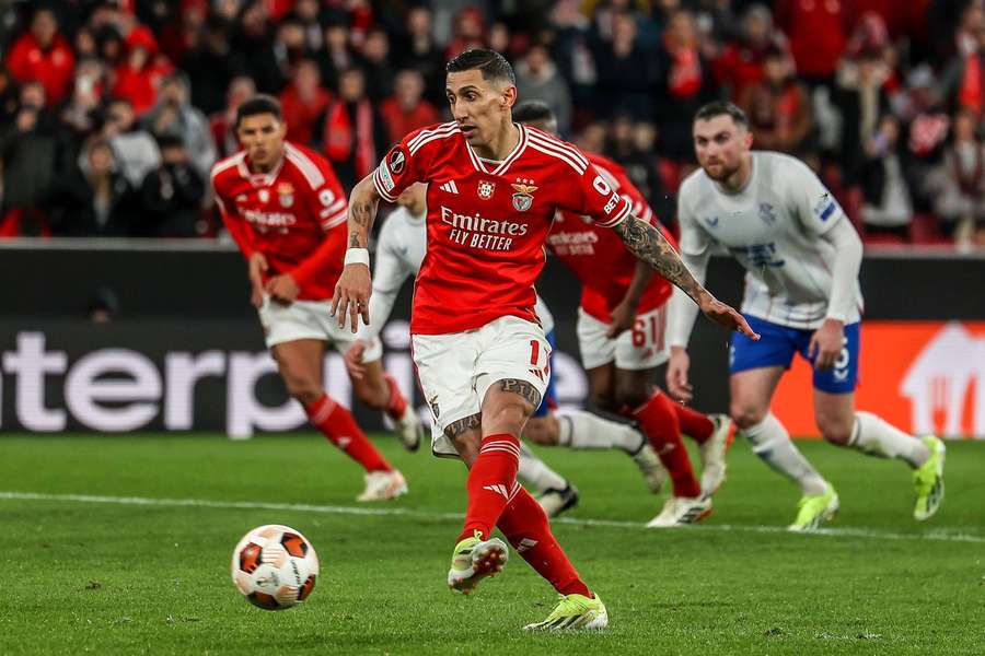 České kluby by potřebovaly, aby Benfica, jejíž barvy hájí i Ángel Di María, vyřadila Rangers.