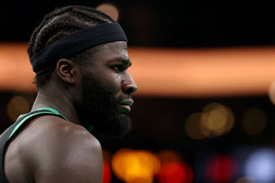 Neemias lesionou-se no tornozelo