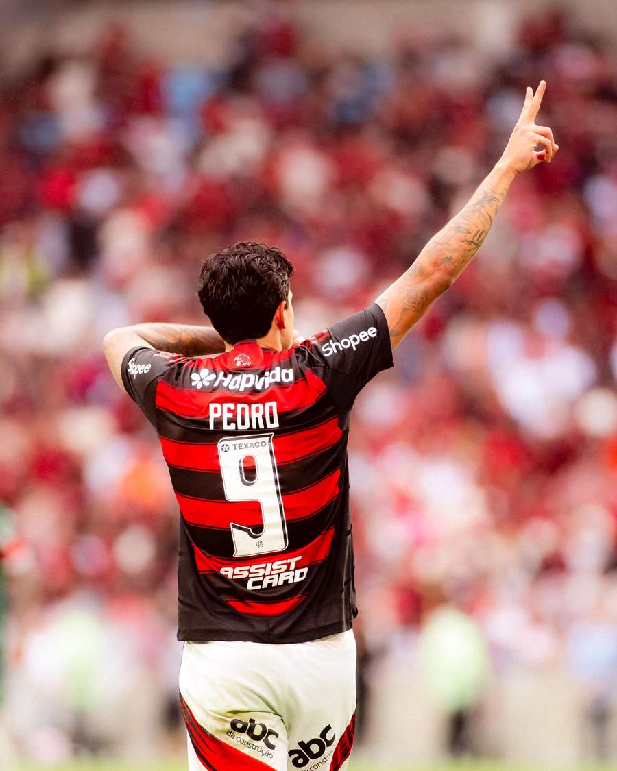 Pedro participou de todos os gols e foi o grande destaque da partida Pedro participou de todos os gols e foi o grande destaque da partida