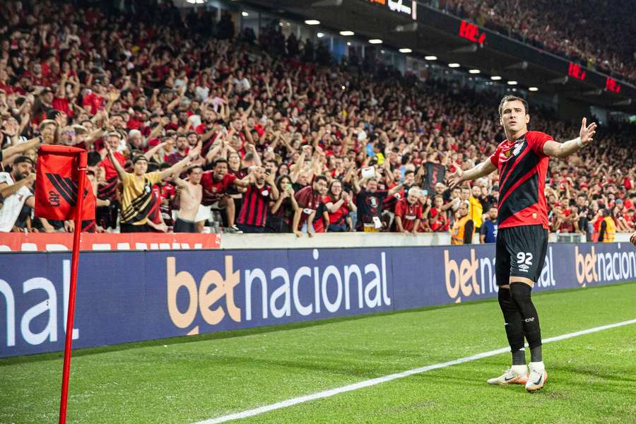 A Arena lotou e o Furacão finalmente ganhou