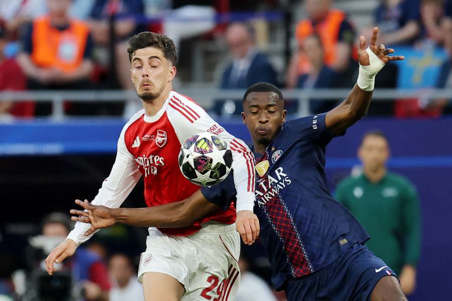 Havertz em duelo com Willian Pacho Havertz em duelo com Willian Pacho