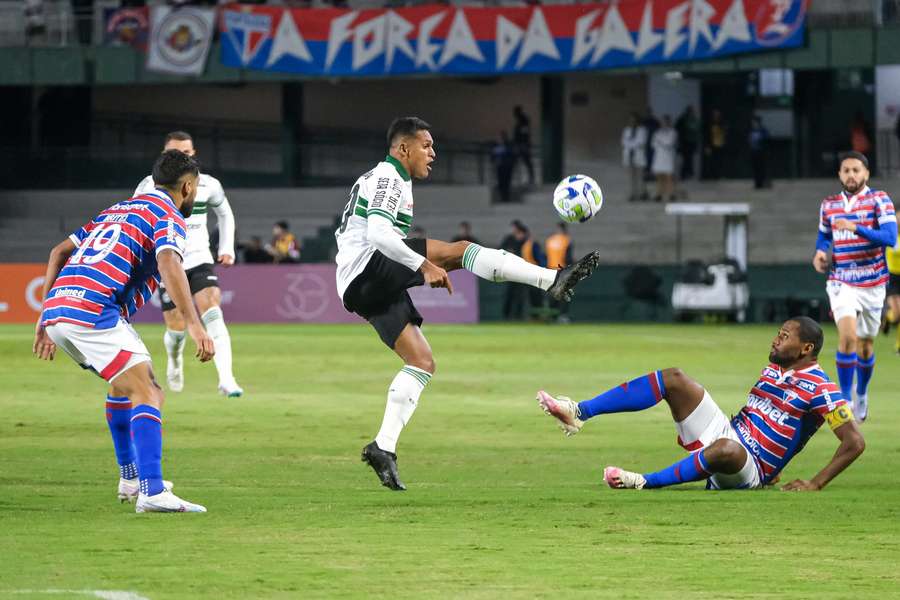 Coritiba decepcionou torcida que compareceu ao Alto da Glória