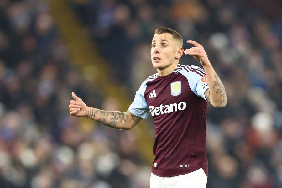 Digne, jugador francés del Villa