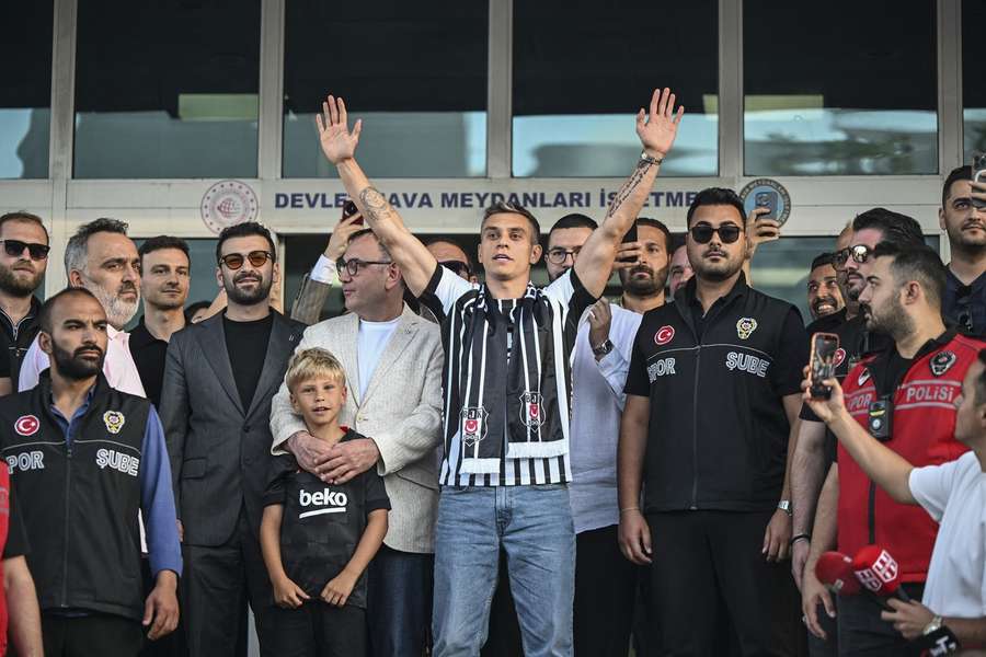 Trossard arriving in Istanbul on Tuesday Trossard arriving in Istanbul on Tuesday
