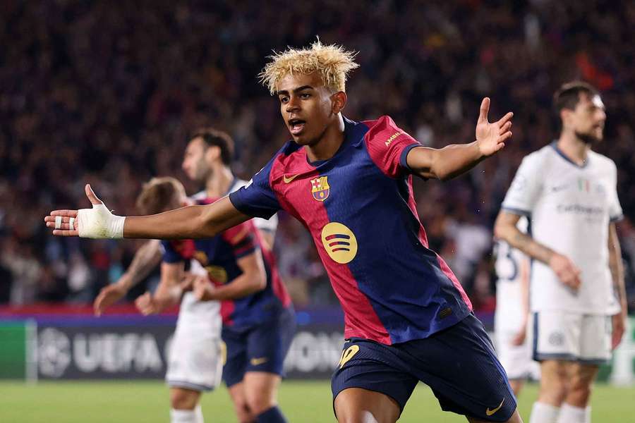 Lamine Yamal celebrates scoring Barcelona's first goal of the night against Inter
