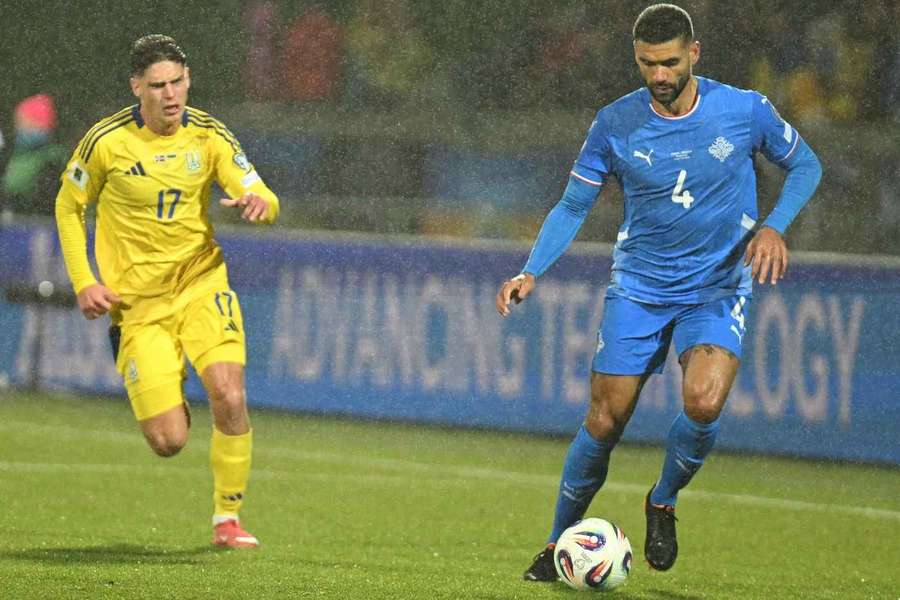 Sudakov saiu lesionado aos 39 minutos do jogo com a Islândia