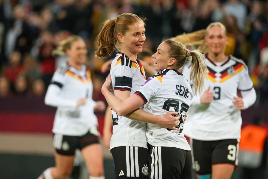 Sjoeke Nüsken und Elisa Senß besorgten das zwischenzeitliche 2:0.