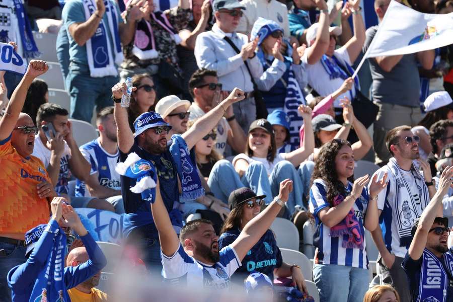 Adpetos do FC Porto no apoio à equipa