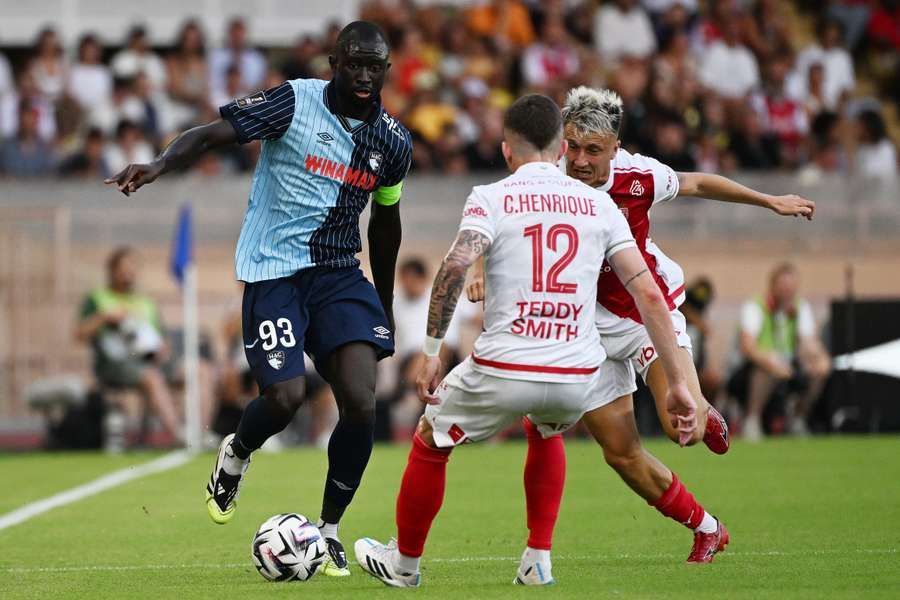 Arouna Sangante contre Monaco.