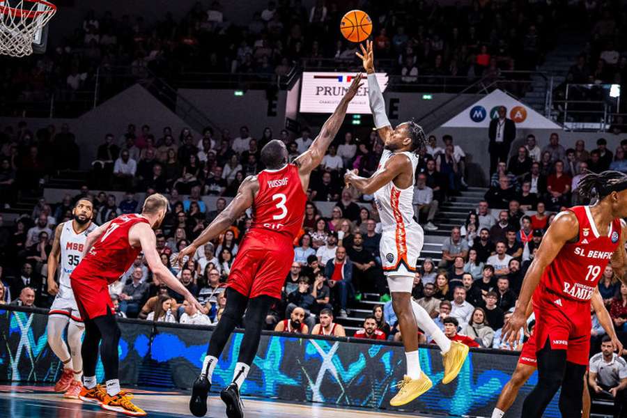 Benfica é último classificado Benfica é último classificado