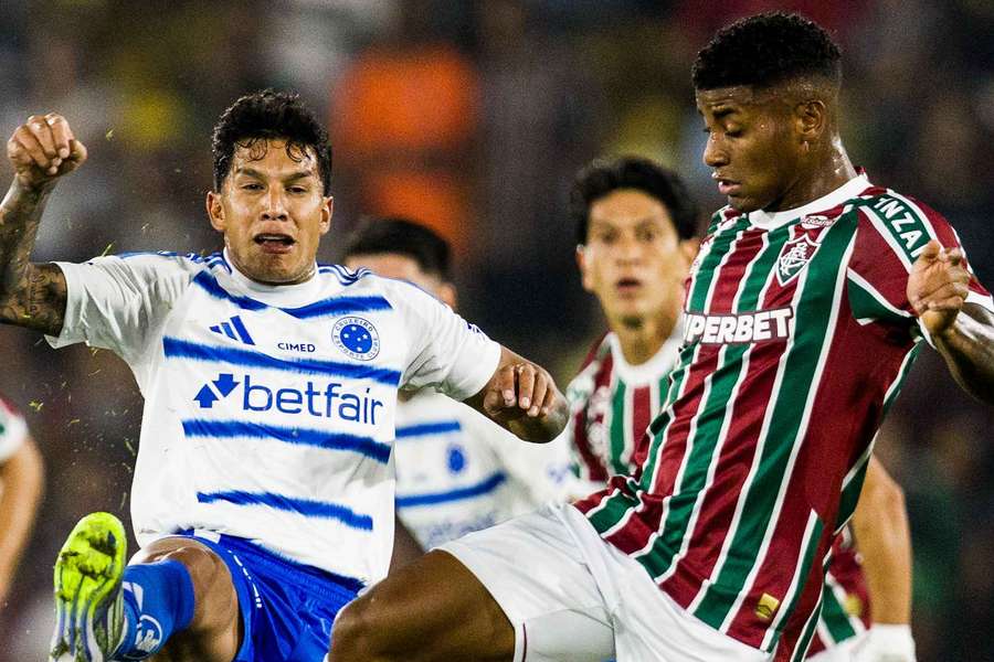 Cruzeiro venceu Fluminense por 2 a 0 no primeiro turno Cruzeiro venceu Fluminense por 2 a 0 no primeiro turno