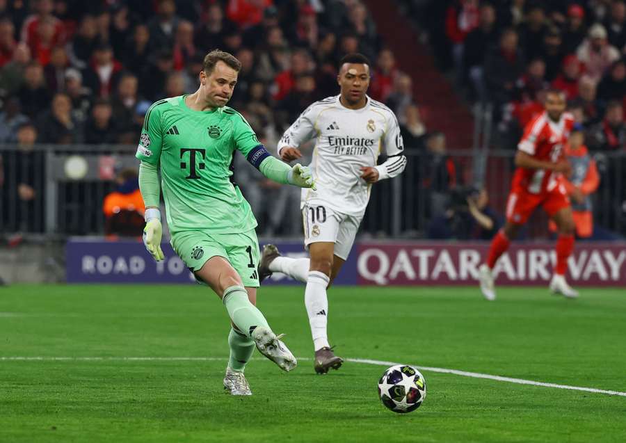 Neuer spielte den Ball in die Füße von Güler