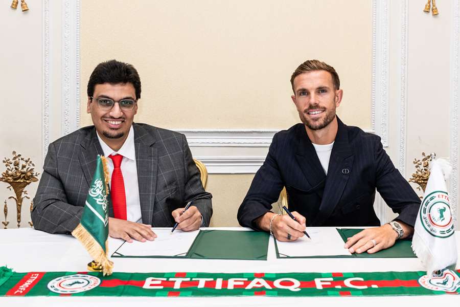 Hatem Al-Mishal and Jordan Henderson pose for a photograph