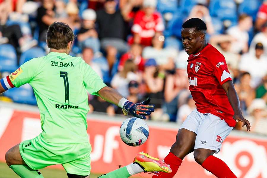 Brenner em ação pelo Santa Clara