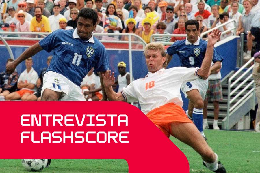 Valckx diante de Romário no Mundial de 1994