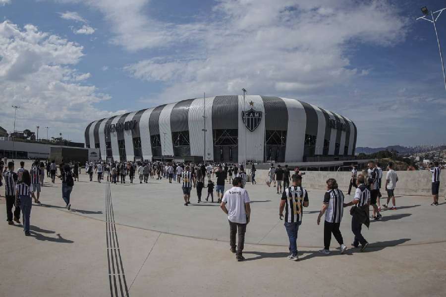 Lendas do Atlético-MG tem tabela de Ronaldinho e Reinaldo, gol de