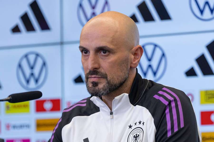 Antonio Di Salvo in der Pressekonferenz.