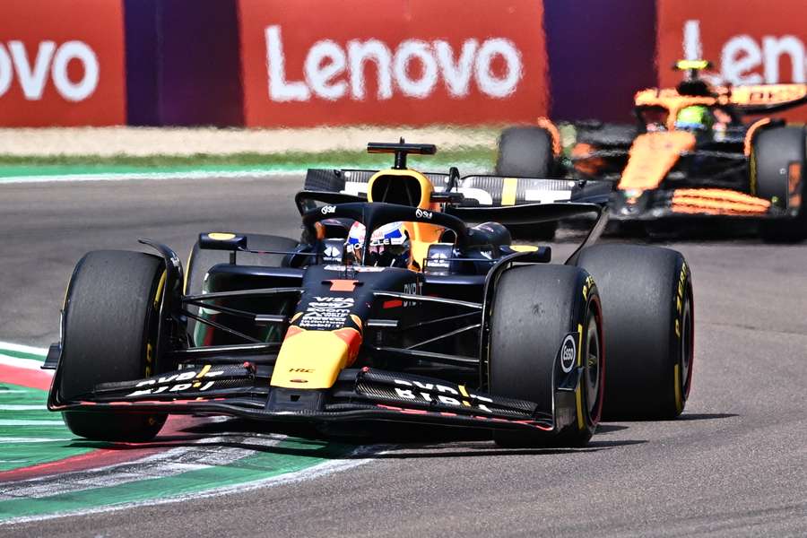 Verstappen ganó sin problemas en Imola