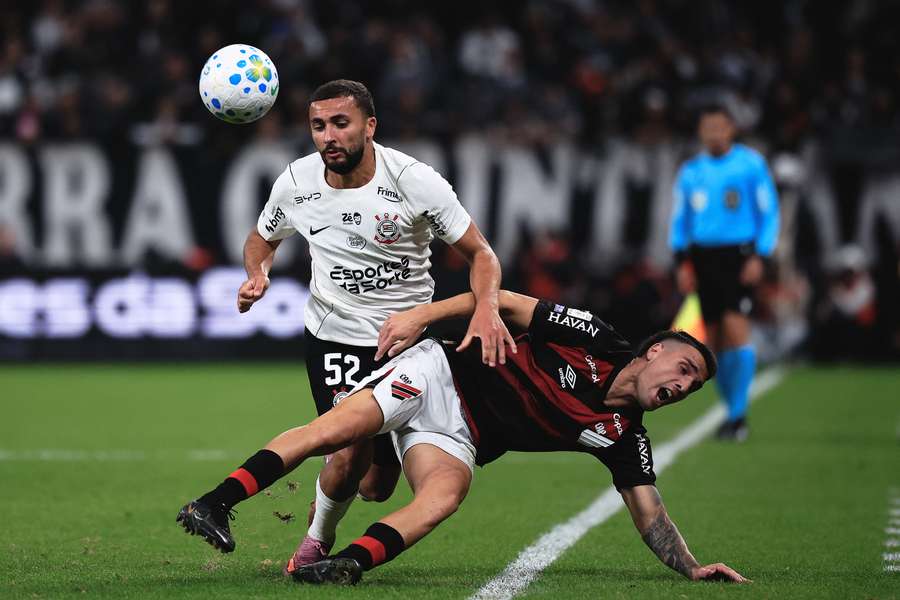 Labyad teve que deixar o campo sob cuidados médicos Labyad teve que deixar o campo sob cuidados médicos