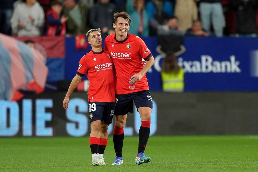 Bryan Zaragoza of CA Osasuna celebrates with teammate Ante Budimir after scoring his team's second goal