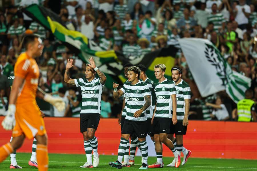 Maxi Araújo está castigado Maxi Araújo está castigado
