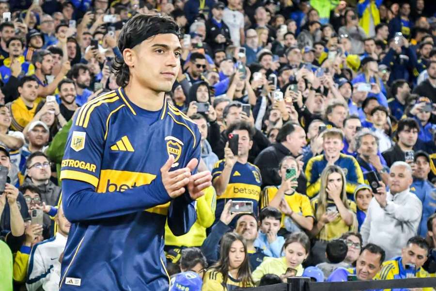 Exequiel Zeballos avec Boca Juniors. Exequiel Zeballos avec Boca Juniors.